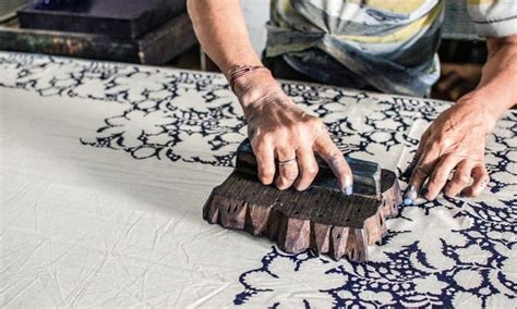 How to Block Print Fabric: A Detailed Guide with Insightful Views